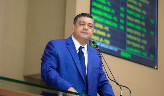 Lei de Dermilson Chagas regulamenta adoção de animais usados pelos órgãos de Segurança Pública