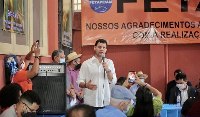 Deputado Saullo Vianna firma compromisso com pescadores em visita à sede da Fetape