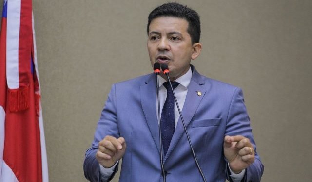 “Desafio o secretário de inteligência a apresentar relatório de análise financeira deste ano”, diz Delegado Péricles