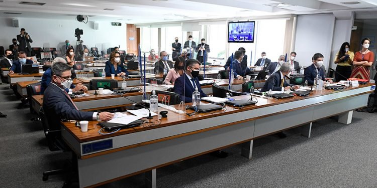 Senadores avaliam depoimento da médica Nise Yamaguchi à CPI