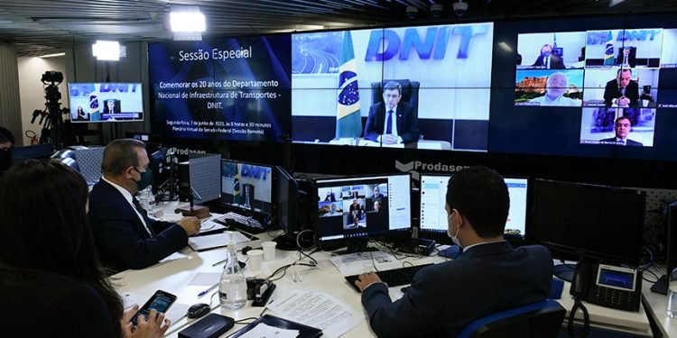 Com orçamento reduzido, Dnit recebe homenagem por 20 anos de atuação