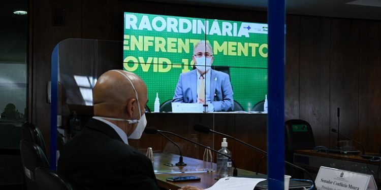 Na Comissão da Covid, Queiroga diz que CoronaVac será mantida no Programa Nacional de Imunizações