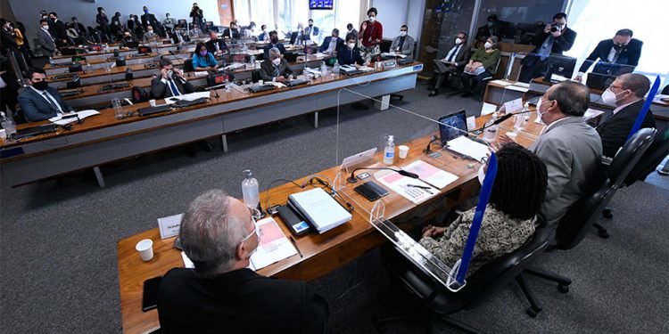 Suspeitas sobre a compra da Covaxin dominam debate da CPI da Pandemia