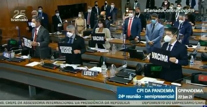 Vídeo: Senadores da CPI da Pandemia fazem minuto de silêncio em respeito às mais de 502 mil vítimas de covid-19