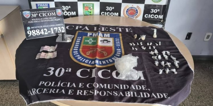 No bairro Jorge Teixeira, Polícia Militar detém homem por tráfico de drogas