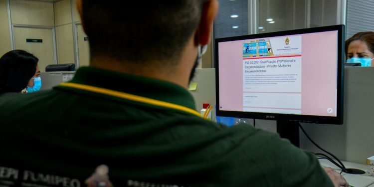 Mais de 650 certificações em cursos gratuitos a microempreendedores foram viabilizadas pela prefeitura