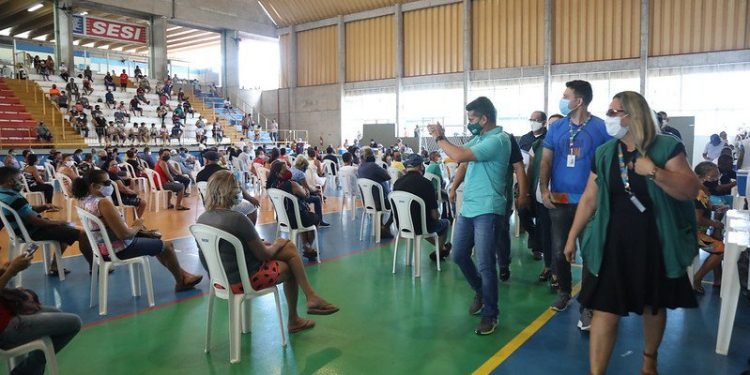 David Almeida faz apelo à população para que não deixe de tomar a 2ª dose da vacina contra a Covid-19