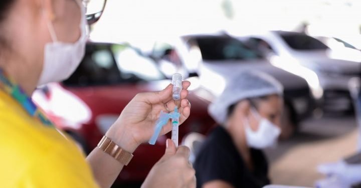 Prefeitura retoma vacinação contra a Covid-19 nesta terça-feira