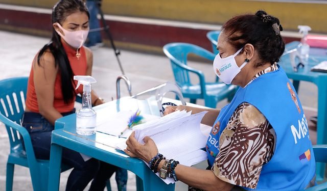 Famílias do Mauazinho recebem da prefeitura o ‘Auxílio Operação Cheia 2021’