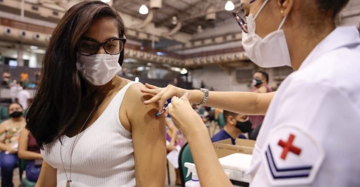 Mais de 415 mil doses de vacinas contra a Covid-19 foram aplicadas pela prefeitura em junho  