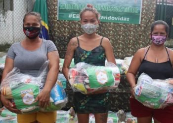 Prefeitura entrega cestas básicas para alunos da zona rodoviária, em parceria com Exército
