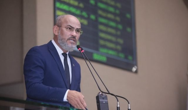 Cabo Maciel solicita implantação de Polos da UEA nos municípios de Novo Airão e Silves