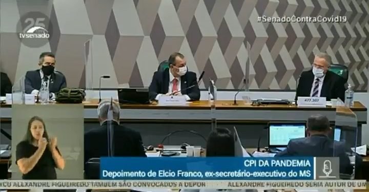 Vídeo: Nunca se discutiu ‘imunidade de rebanho’ no Ministério da Saúde, afirma Elcio Franco