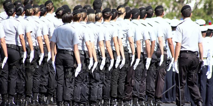 Promulgada autorização para Distrito Federal contratar mais bombeiros e PMs