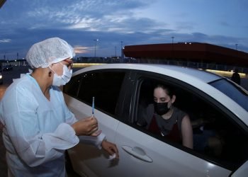 Arena da Amazônia conta com 30 postos drive-thru durante mutirão