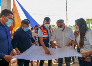 Em viagem a Borba, Wilson Lima acompanha obras do Centro de Convivência do Idoso na cidade