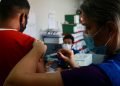 Pessoas acolhidas em abrigo do Governo do Amazonas são vacinadas contra Covid-19