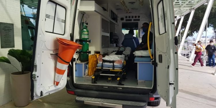 Paciente recebe alta de hospital e receberá acompanhamento do Programa Melhor em Casa