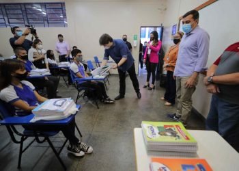 Wilson Lima anuncia programa ‘Dignidade Menstrual’, que vai distribuir absorventes higiênicos nas escolas públicas