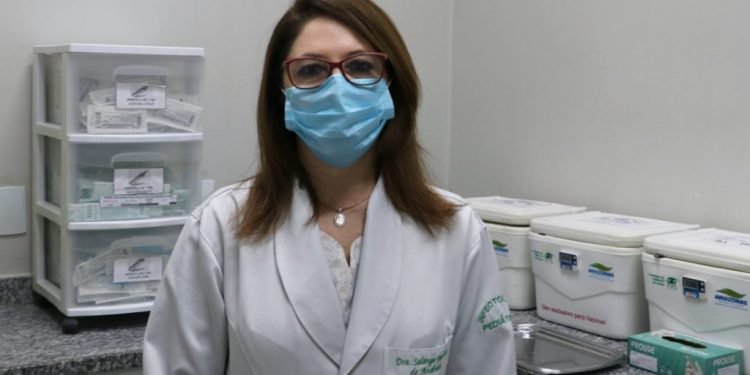 FVS-AM alerta que população deve completar esquema vacinal contra Covid-19 com segunda dose