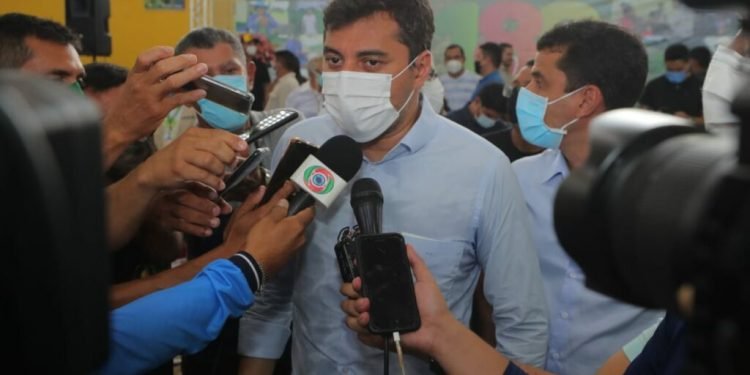 Governador Wilson Lima anuncia investimentos nas áreas de habitação e saneamento em Maués