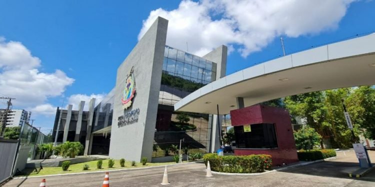 TCE-AM julga 44 processos na manhã desta terça-feira (8)