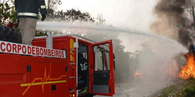 Até maio, registro de incêndios urbanos caiu 12% em Manaus, conforme dados do Corpo de Bombeiros