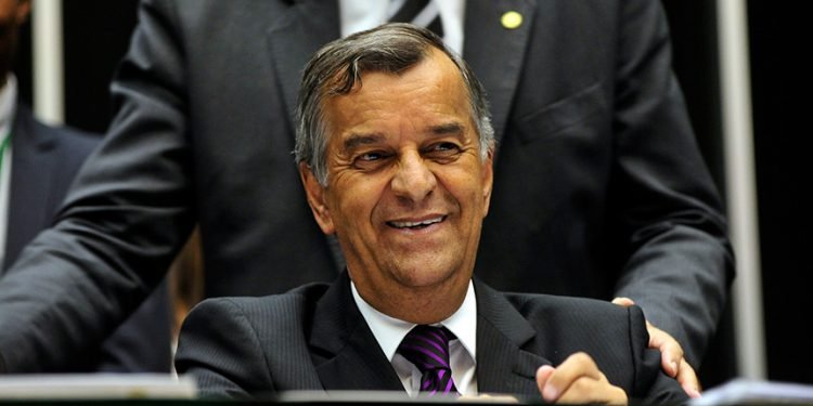 Senadores lamentam a morte de Mozart Vianna, ex-secretário da Mesa da Câmara