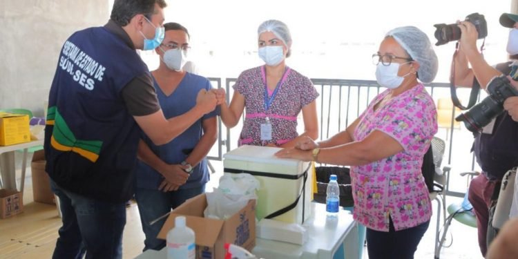 Wilson Lima destaca eficácia da vacina contra a Covid-19 na abertura do viradão para imunizar 214 mil pessoas