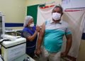 Professor é vacinado no dia do seu aniversário durante viradão da imunização do Governo do Amazonas e Prefeitura de Manaus