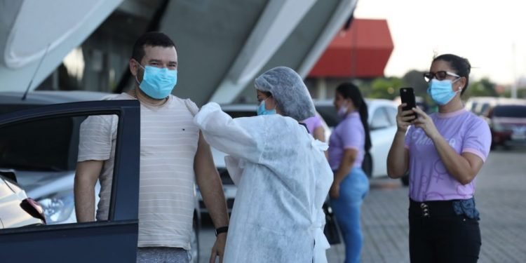 Manaus diz ‘sim’ à vacina: mutirão encerra com mais de 135 mil vacinados contra a COVID-19 no final de semana