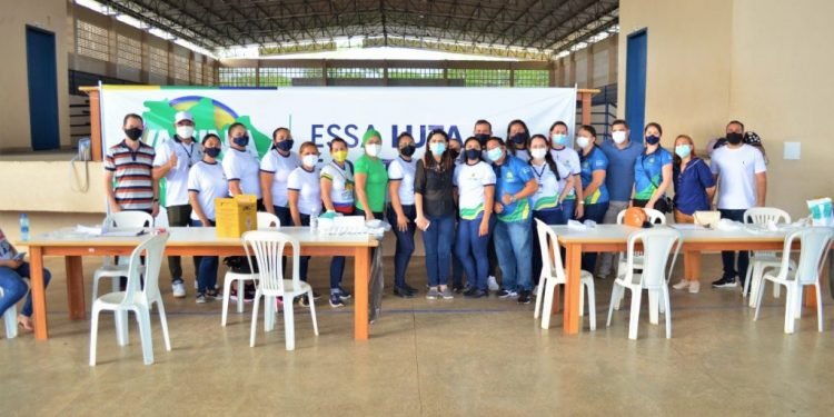 Servidores vacinados da Secretaria de Educação se voluntariam em mutirão de vacinas