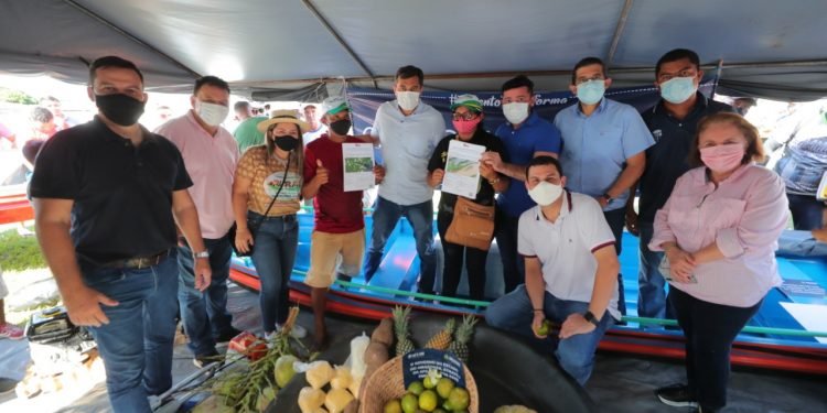 Governador Wilson Lima mostra força política unindo deputados em ações humanitárias