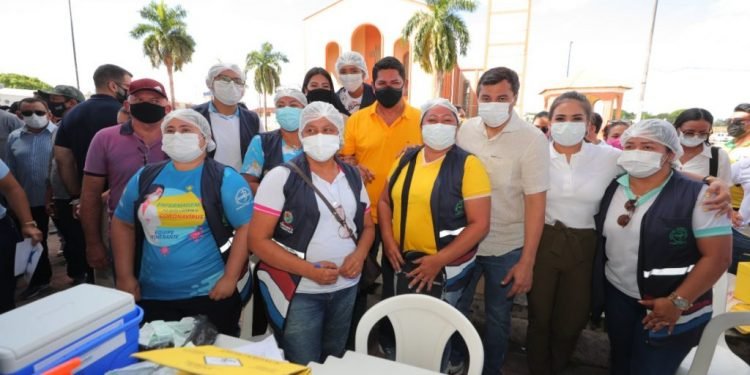 Em Parintins, Wilson Lima afirma que Estado tem pressa em vacinar contra a Covid-19