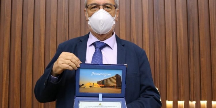 Fundação Cecon é homenageada na ALE-AM pelos seus 47 anos