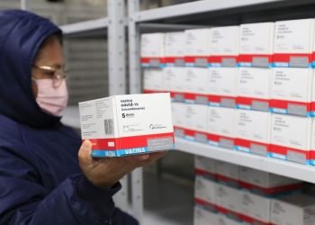 Governo do Amazonas recebe mais 47.500 doses da vacina AstraZeneca