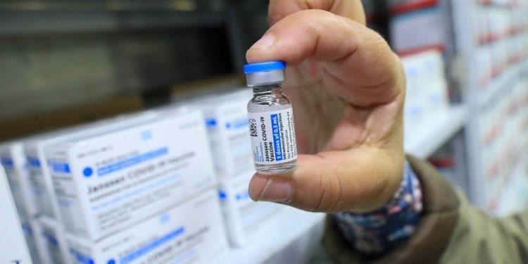 Amazonas recebe 106 mil doses de vacinas, incluindo um primeiro lote da Janssen