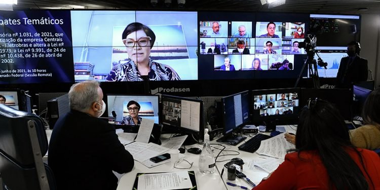 Privatização da Eletrobras exige debate mais profundo, dizem senadores e especialistas