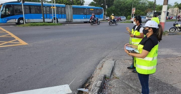 Prefeitura faz levantamento sobre fluidez de veículos na Max Teixeira
