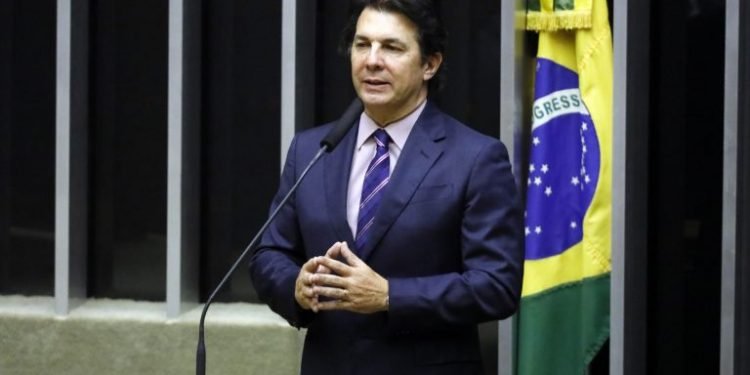 Governo defende novo regime de contratações; oposição teme precarizar serviço público