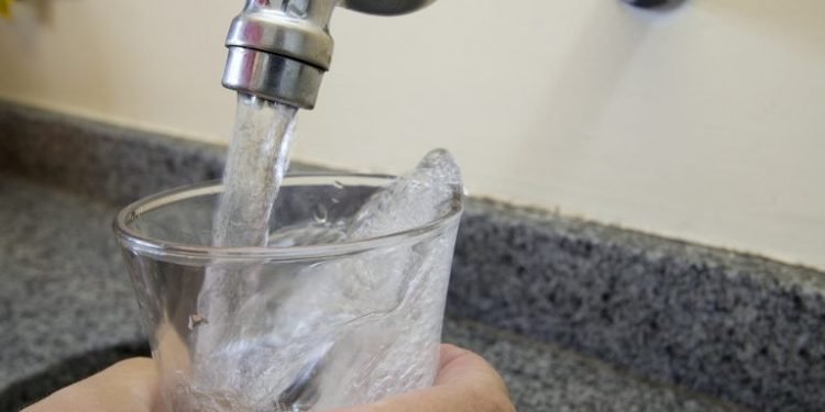 Comissão discute direitos à água e ao saneamento básico