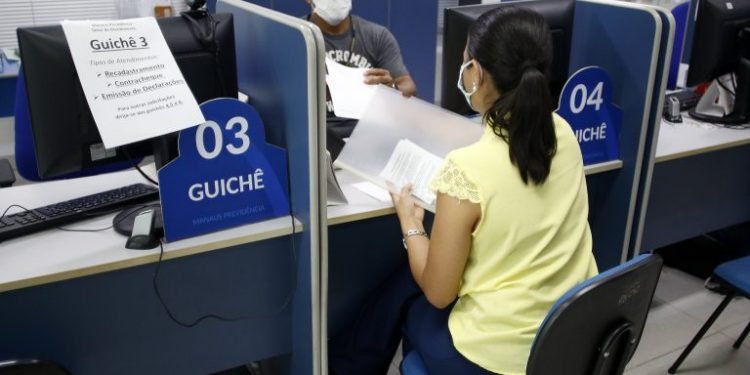 Vetada proposta que facilita concessão de benefício para pessoas com lúpus ou epilepsia