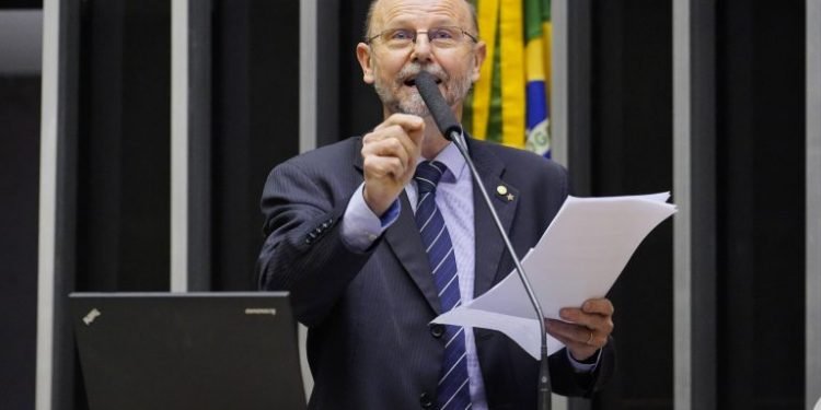 Projeto dá prazo para governo retirar FNDCT da reserva de contingência do Orçamento