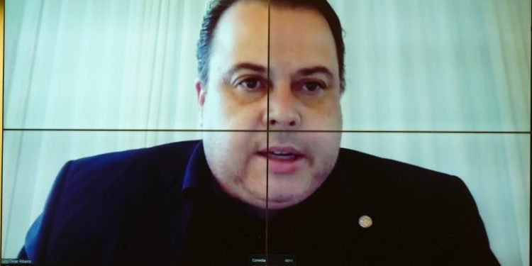 Comissão rejeita projeto que proíbe investimentos públicos em emissoras de rádio e TV