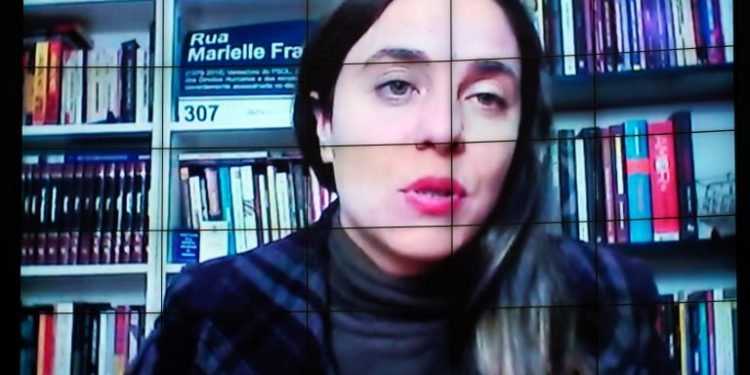 Lei garante duas cotas de auxílio emergencial a chefe de família monoparental