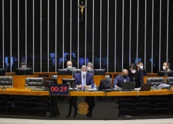 Deputados aprovam regime de urgência para cinco propostas