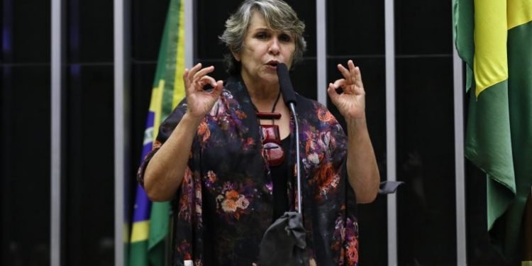 Governo não vai incluir lactantes como prioridade para vacinação contra Covid-19