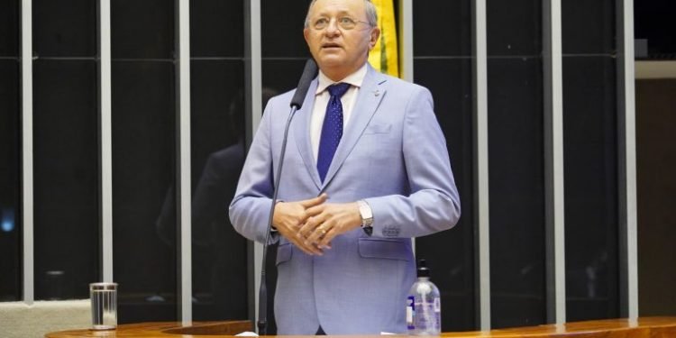 Comissão de Minas e Energia rejeita projeto que susta redução da Cide sobre diesel