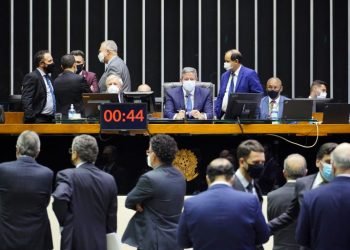 Oposição vai ao MPF e TCU contra suposto superfaturamento na compra de Covaxin