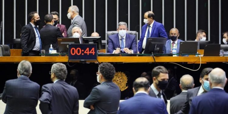 Oposição vai ao MPF e TCU contra suposto superfaturamento na compra de Covaxin